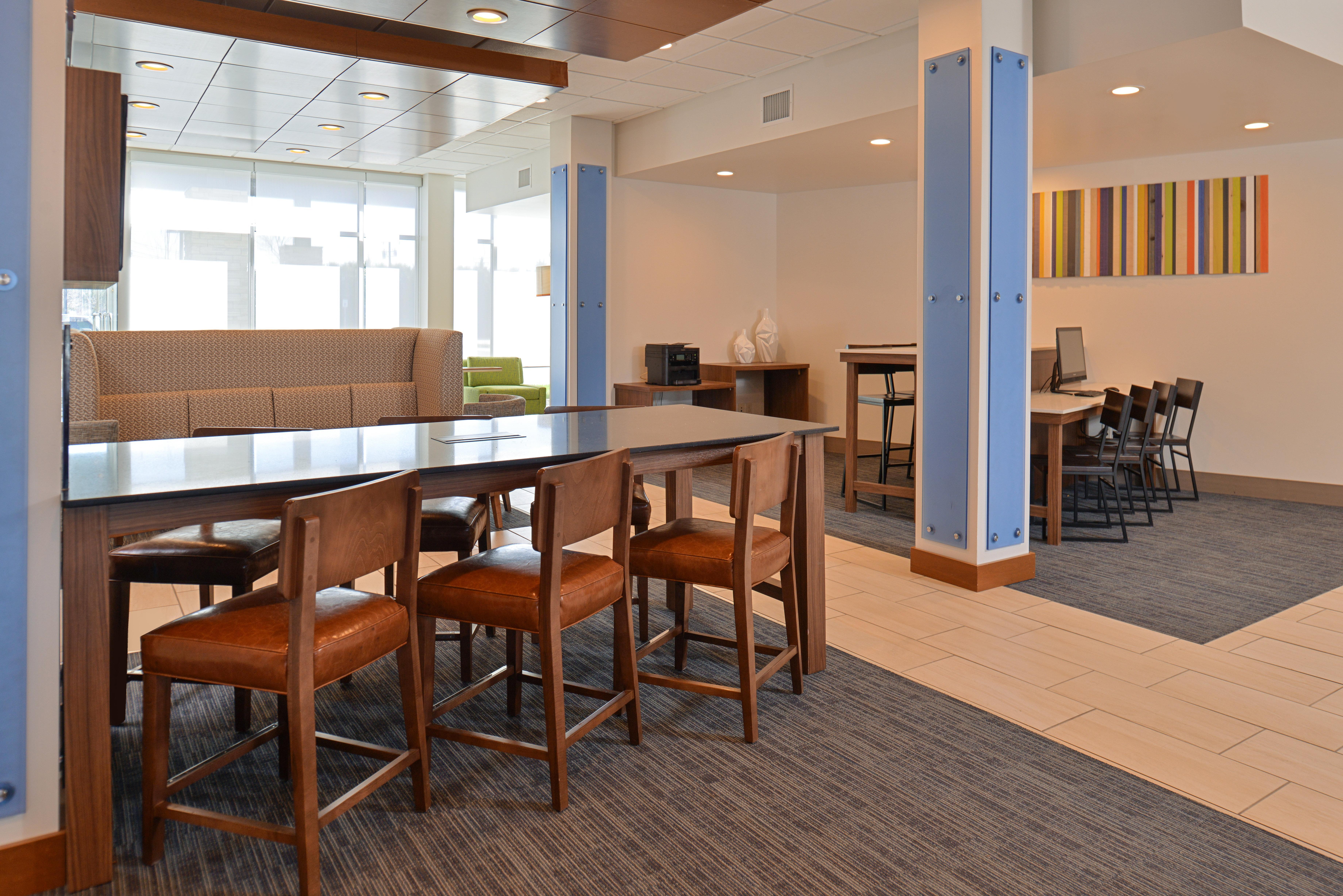 Holiday Inn Express & Suites - Brighton South - Us 23 By Ihg Exterior photo